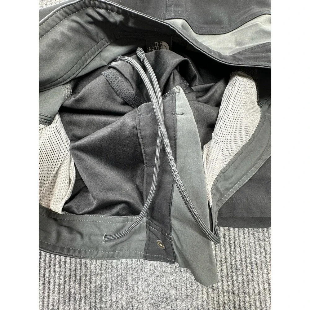 The North Face Shorts Mens‎ 38 Black Chino Golf Dress Zippered Pockets Logo